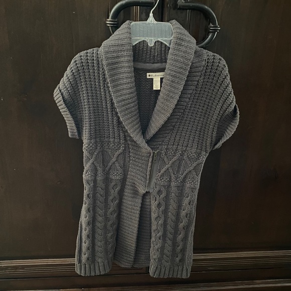 Sweater-Pandemonium Short Sleeve Zippered - Picture 4 of 4